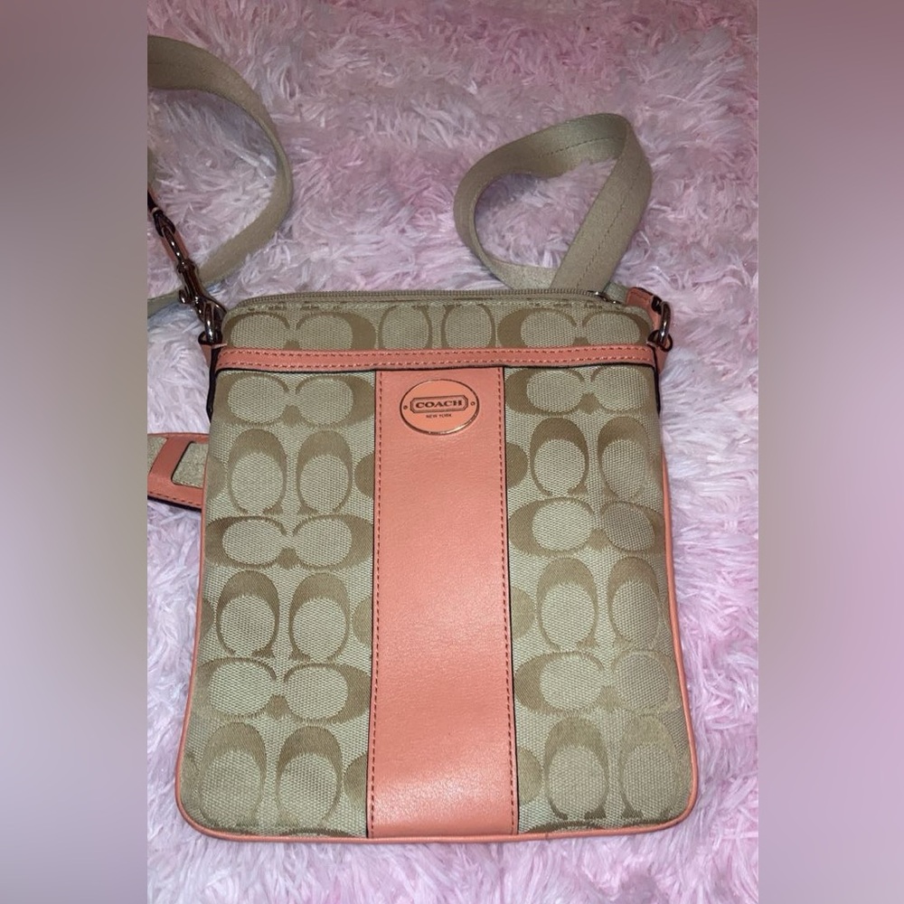 Coach | LIKE NEW! Vintage Crossbody Bag  | Collectible - Picture 5 of 10